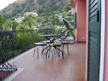 Carmelas Taormina